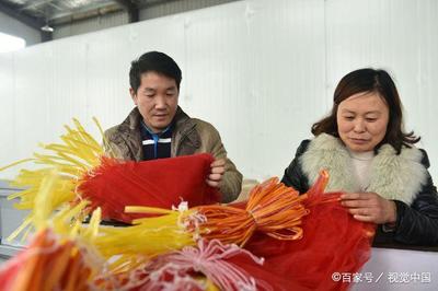 35岁小伙农村开工厂创业,产品卖到日本韩国,年销1000万全村沾光